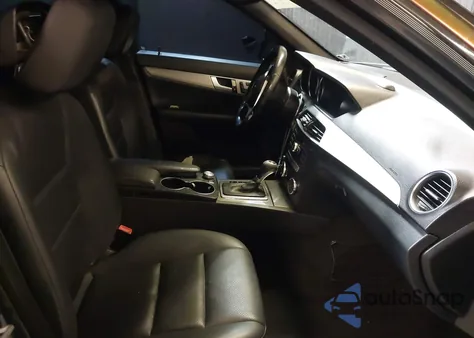 2014 Mercedes-Benz C 300 Sport 4Matic из США, поврежденный, VIN WDDGF8AB9EG175363